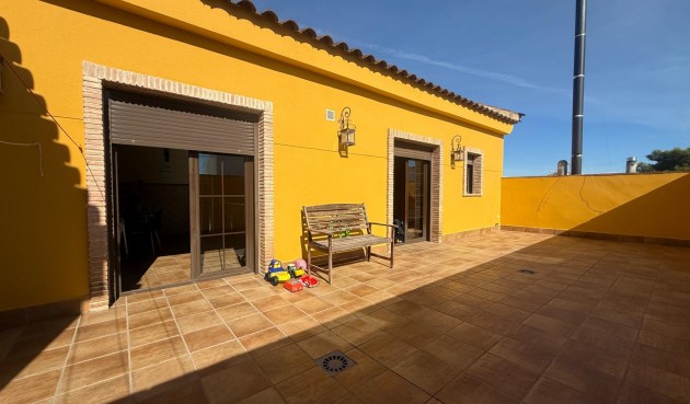 Resale - Town House -
Avileses