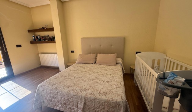 Resale - Town House -
Avileses