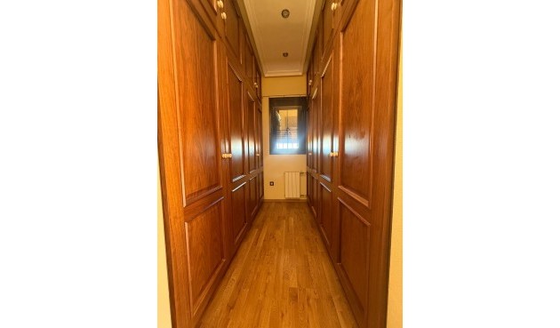 Resale - Town House -
Avileses