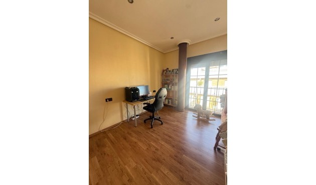 Resale - Town House -
Avileses