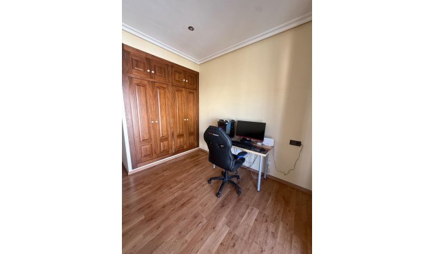 Resale - Town House -
Avileses