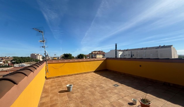Resale - Town House -
Avileses