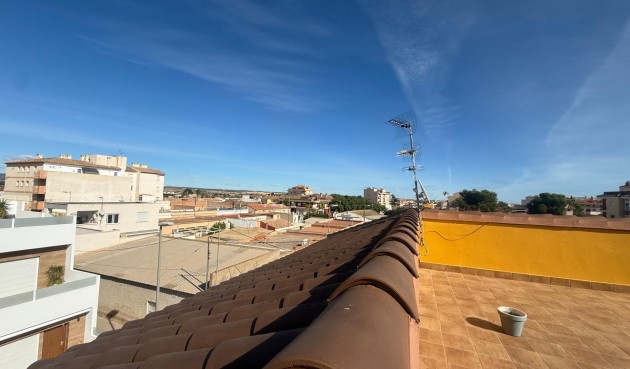 Resale - Town House -
Avileses