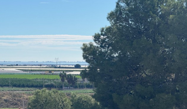 Resale - Town House -
Avileses