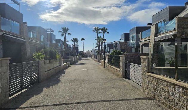 Brukt - Villa -
Cabo Roig - Costa Blanca