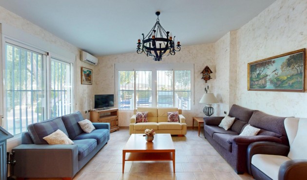 Återförsäljning - Villa -
Orihuela