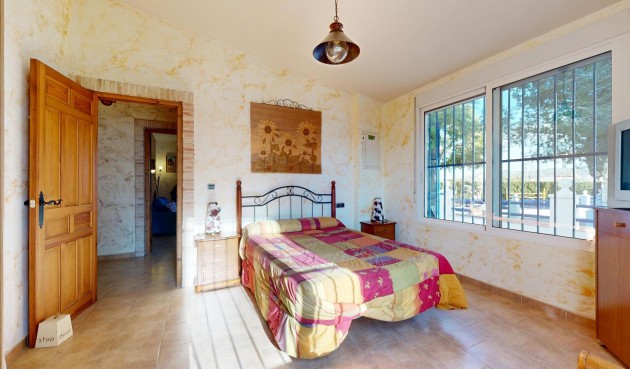 Återförsäljning - Villa -
Orihuela