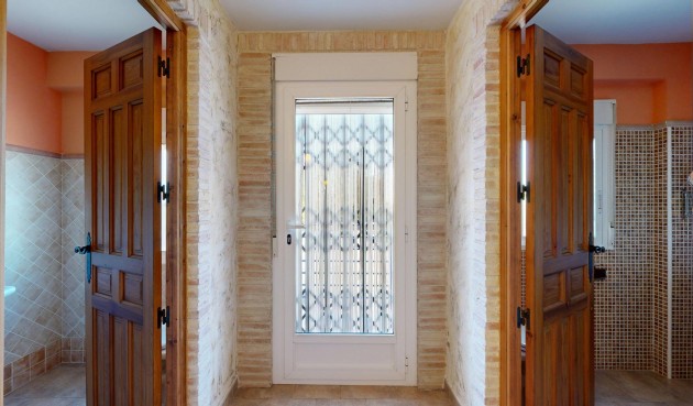 Återförsäljning - Villa -
Orihuela