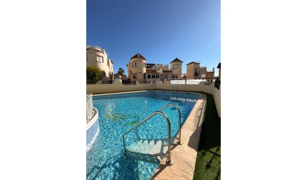 Brukt - Tosidig -
Orihuela Costa - Los Almendros-la Florida