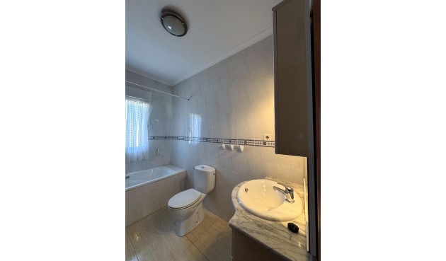 Brukt - Tosidig -
Orihuela Costa - Los Almendros-la Florida