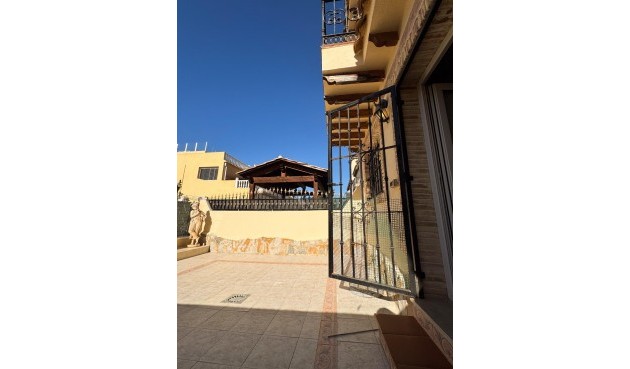 Brukt - Tosidig -
Orihuela Costa - Los Almendros-la Florida