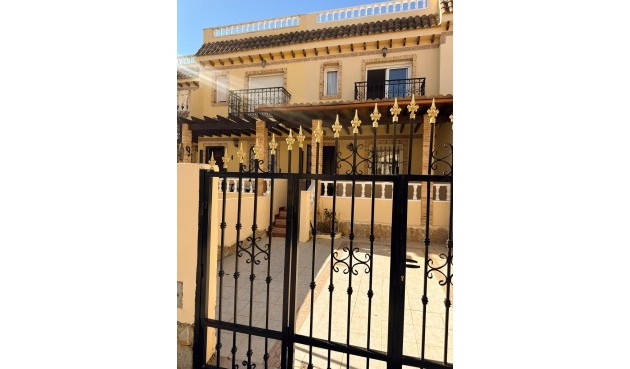 Brukt - Tosidig -
Orihuela Costa - Los Almendros-la Florida