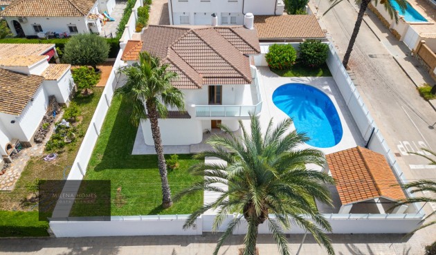 Resale - Villa -
Cabo Roig