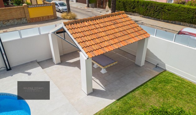 Resale - Villa -
Cabo Roig