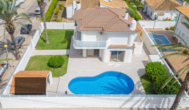 Resale - Villa -
Cabo Roig