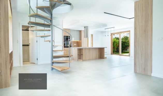 Resale - Villa -
Cabo Roig