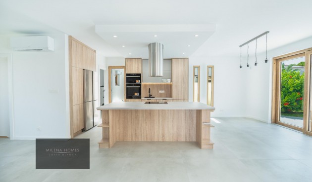 Resale - Villa -
Cabo Roig