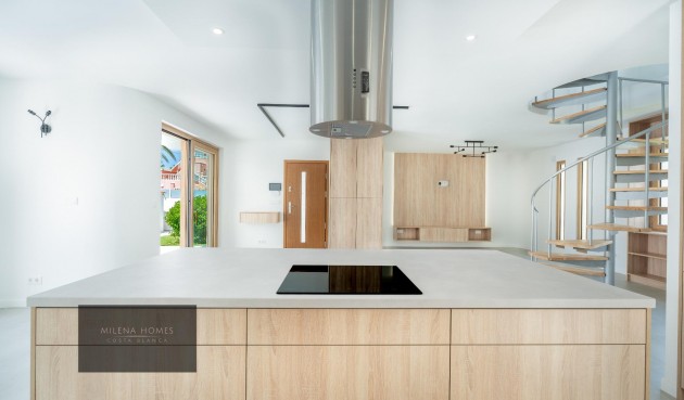 Resale - Villa -
Cabo Roig