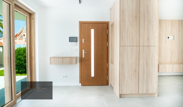 Resale - Villa -
Cabo Roig