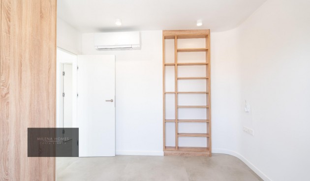 Resale - Villa -
Cabo Roig