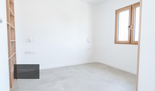 Resale - Villa -
Cabo Roig