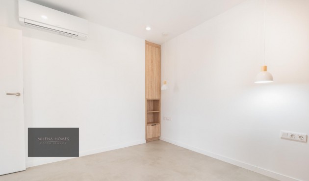 Resale - Villa -
Cabo Roig