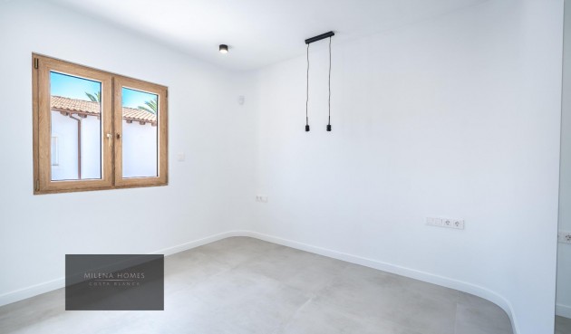 Resale - Villa -
Cabo Roig