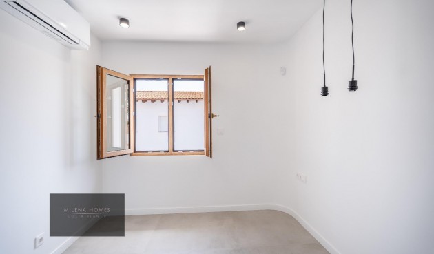 Resale - Villa -
Cabo Roig