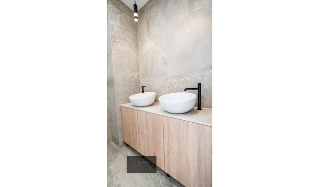 Resale - Villa -
Cabo Roig