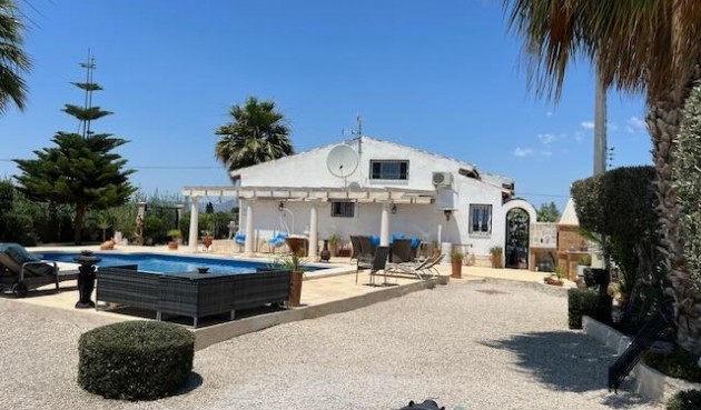 Brukt - Villa -
Dolores - Comunidad Valenciana