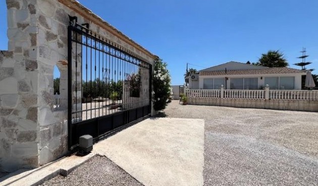 Brukt - Villa -
Dolores - Comunidad Valenciana