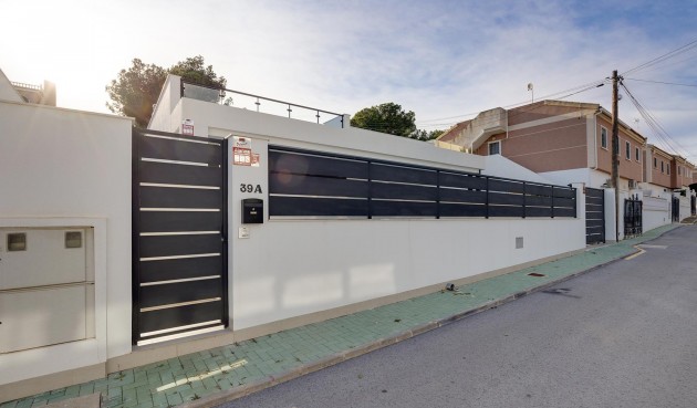 Brukt - Villa -
Pinar de Campoverde - Inland