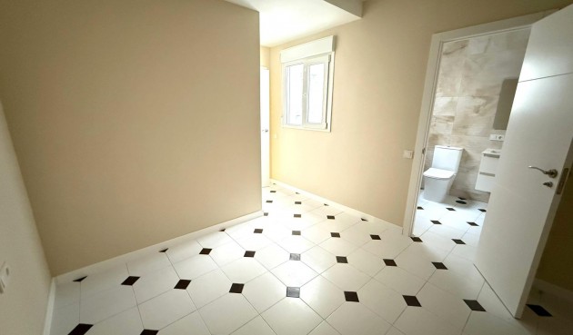 Brukt - Apartment -
Torrevieja - Centro