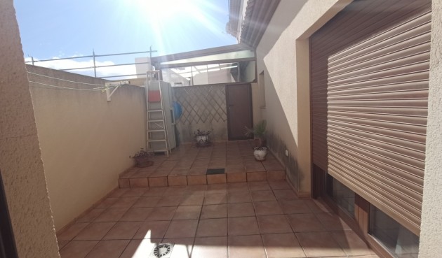 Brukt - Town House -
Roldan - Inland