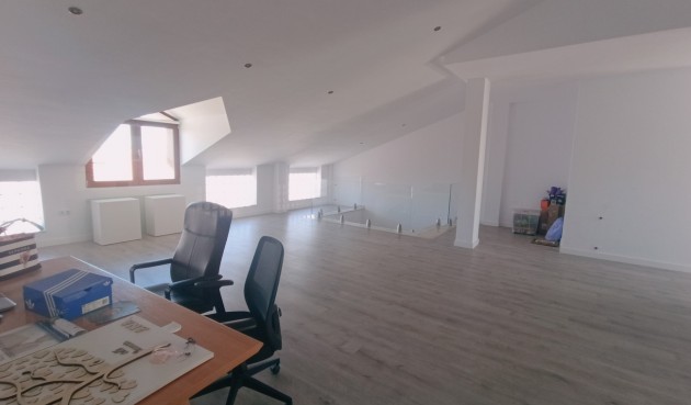 Brukt - Town House -
Roldan - Inland