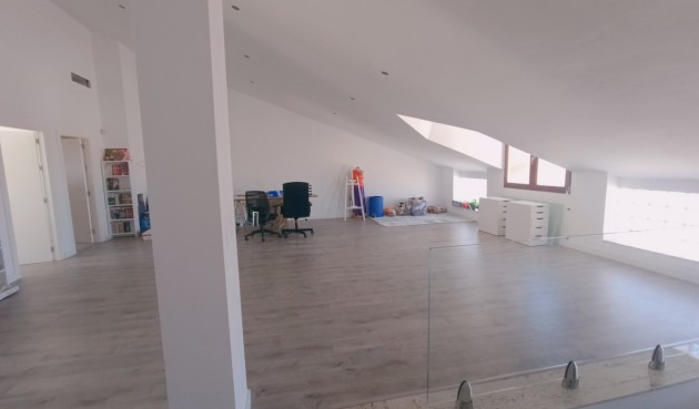 Brukt - Town House -
Roldan - Inland