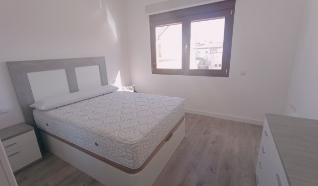 Brukt - Town House -
Roldan - Inland