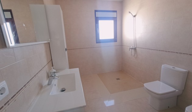 Brukt - Town House -
Roldan - Inland