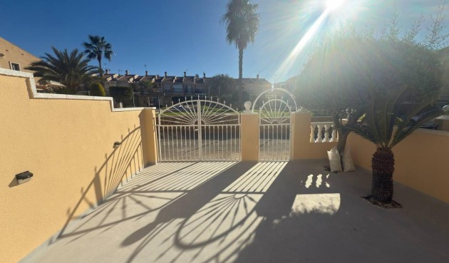 Återförsäljning - Town House -
Torrevieja - Zona Los Frutales