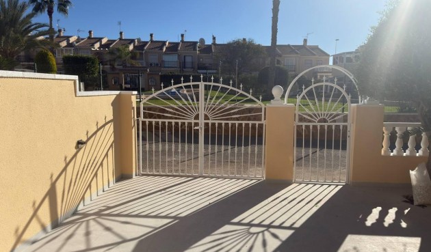 Återförsäljning - Town House -
Torrevieja - Zona Los Frutales