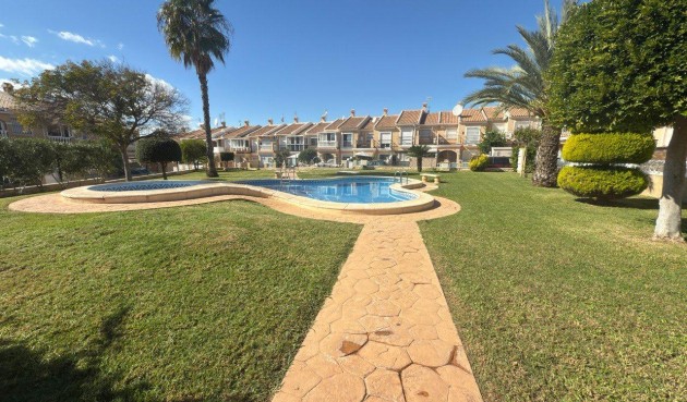 Återförsäljning - Town House -
Torrevieja - Zona Los Frutales