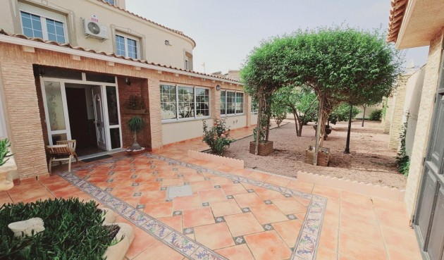 Reventa - Villa -
Torrevieja - La Siesta - El Salado - Torreta