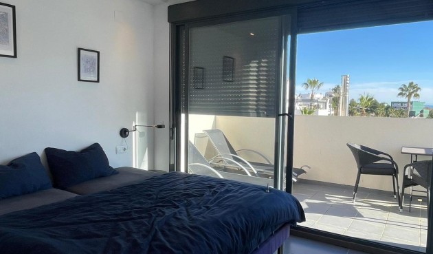 Brukt - Villa -
Villamartin - Costa Blanca