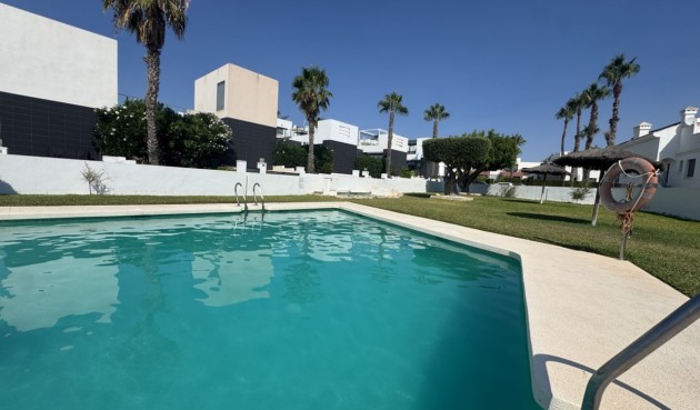 Brukt - Villa -
Villamartin - Costa Blanca