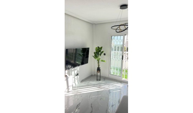 Brukt - Toppleilighet -
Orihuela Costa - La Zenia