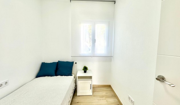 Brukt - Town House -
Torrevieja - Estacion De Autobuses