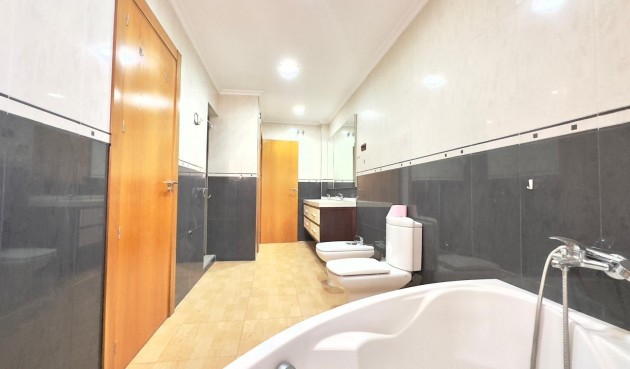 Brukt - Apartment -
Torrevieja - Centro