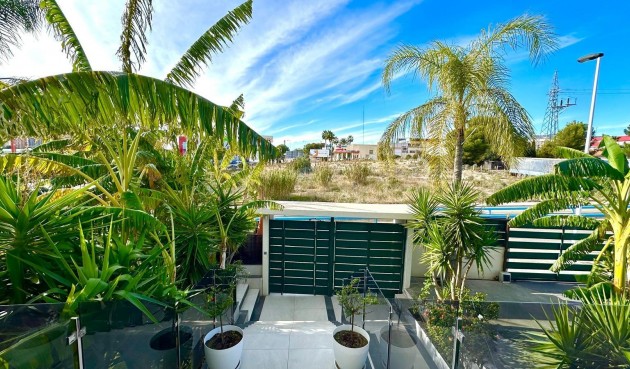 Resale - Apartment -
Finestrat