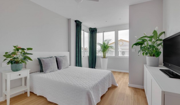 Brukt - Tosidig -
Orihuela - Urbanización Perla Del Mar