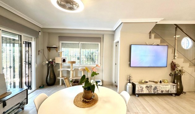 Brukt - Villa -
Orihuela Costa - La Regia